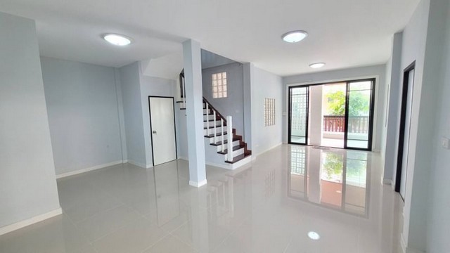 ขายบ้านปิยวรารมย์  รีโนเวทใหม่หมด ใกล้รถไฟสายสีม่วง ใกล้เซ็นทรัลเวสต์เกต บรรยากาศดี สงบมาก ปลอดภัย ถูกสุดในโครงการ กู้ฟรี โอนฟรี นนทบุรี